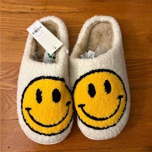 Francesca's Collections Cream Smiley Slippers